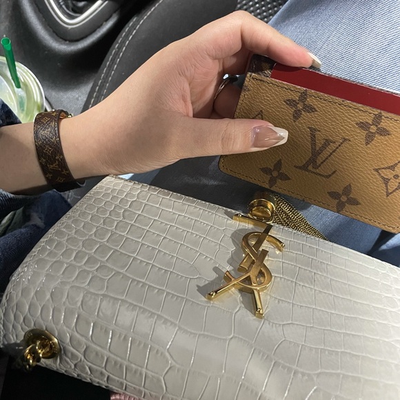 Meet your Posher, Zoe - Picture 3 of 10